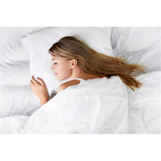 A synthetic down pillow is a type of pillow designed to mimic the feel of traditional down pillows while offering hypoallergenic benefits and often being more affordable. Unlike natural down, which is made from the soft undercoating of ducks or geese, synthetic down is made from polyester fibers that are engineered to closely resemble the loftiness and resilience of natural down.